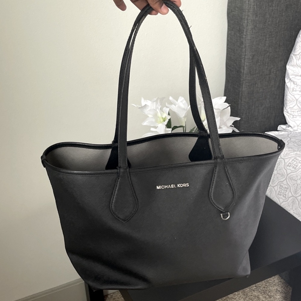 Black Micheal Kors Handbag